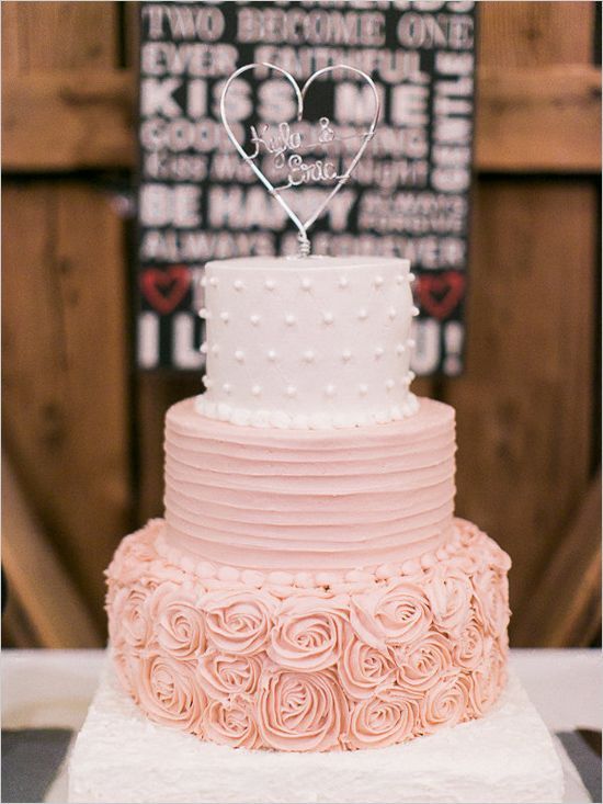 różowy tort na ślub