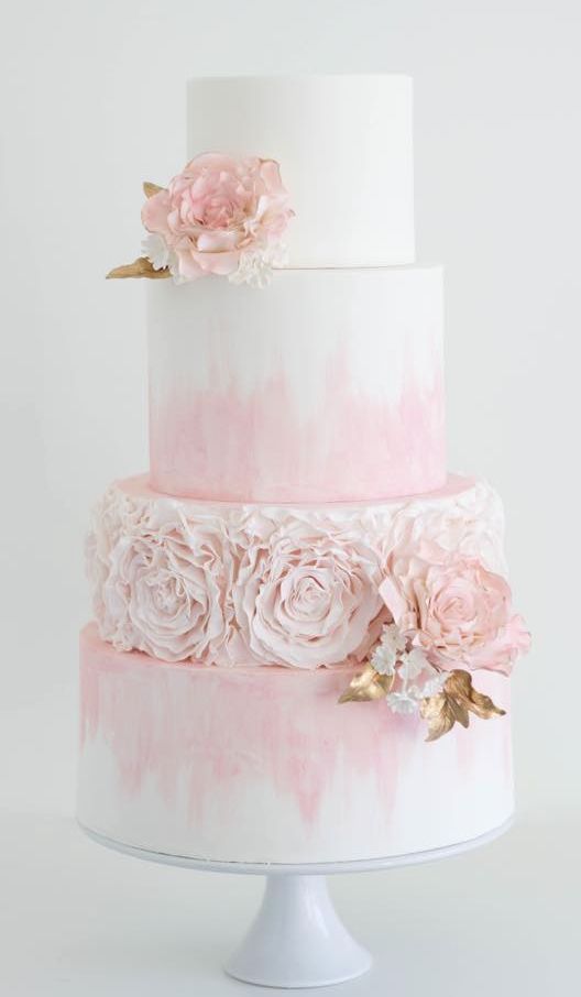 różowy tort weselny