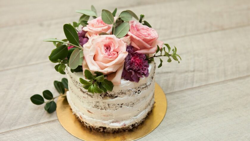 jak udekorować tort weselny